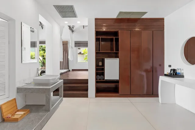 Royal Sea, Suite، Zara Resort (ex The Privilege Hotel Ezra Royal Beach) 8/8
