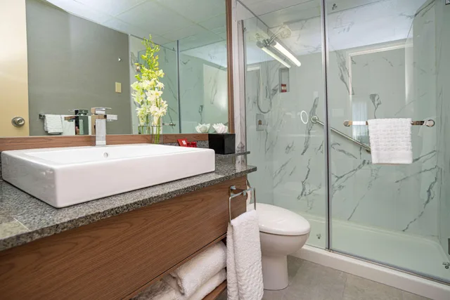 Suite, King Bed, Best Western Premier Chateau Granville Hotel and Suites and Conf. Centre 4/4
