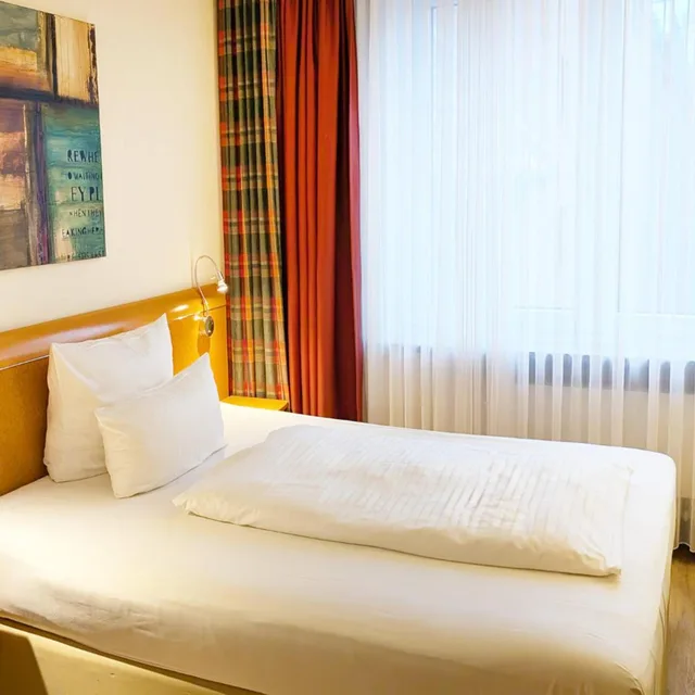 غرفة قياسية بسرير كينج وسرير كوين، Select Hotel Tiefenthal 2/7