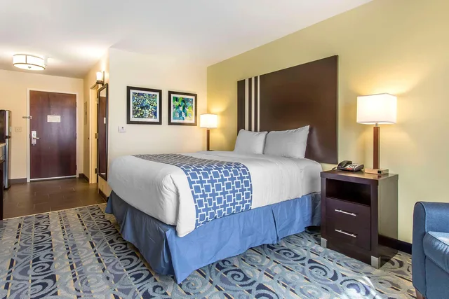 غرفة بسرير كوين بمطبخ صغير لذوي الإعاقة، Suburban Studios Donaldsonville - Gonzales 1/3