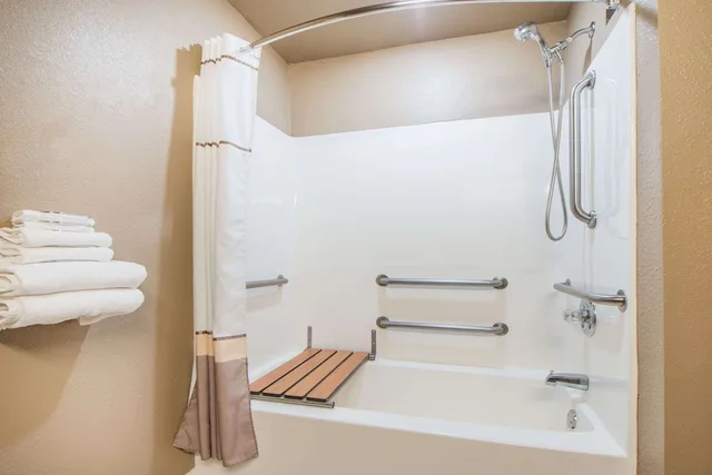 غرفة بسريرين كوين لذوي الإعاقة، Microtel Inn & Suites by Wyndham Miami 4/4