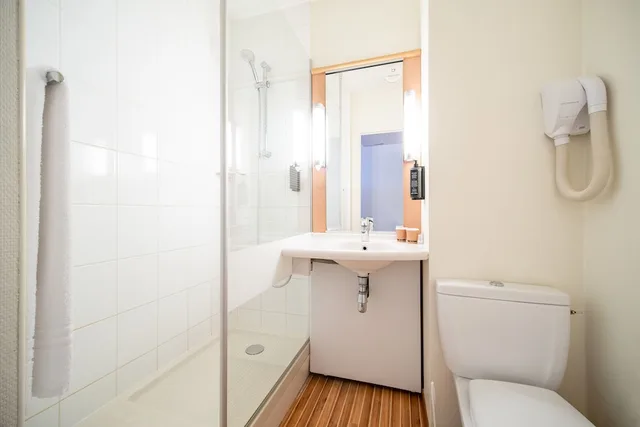 غرفة ثلاثية بثلاثة أسرّة، B&B HOTEL Amiens Centre Cathedrale 7/10