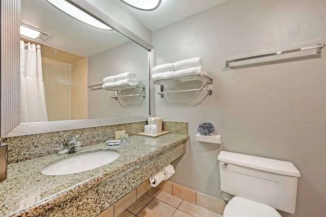 جناح بسرير كوين بشرفة، Best Western Ptarmigan Lodge 10/10