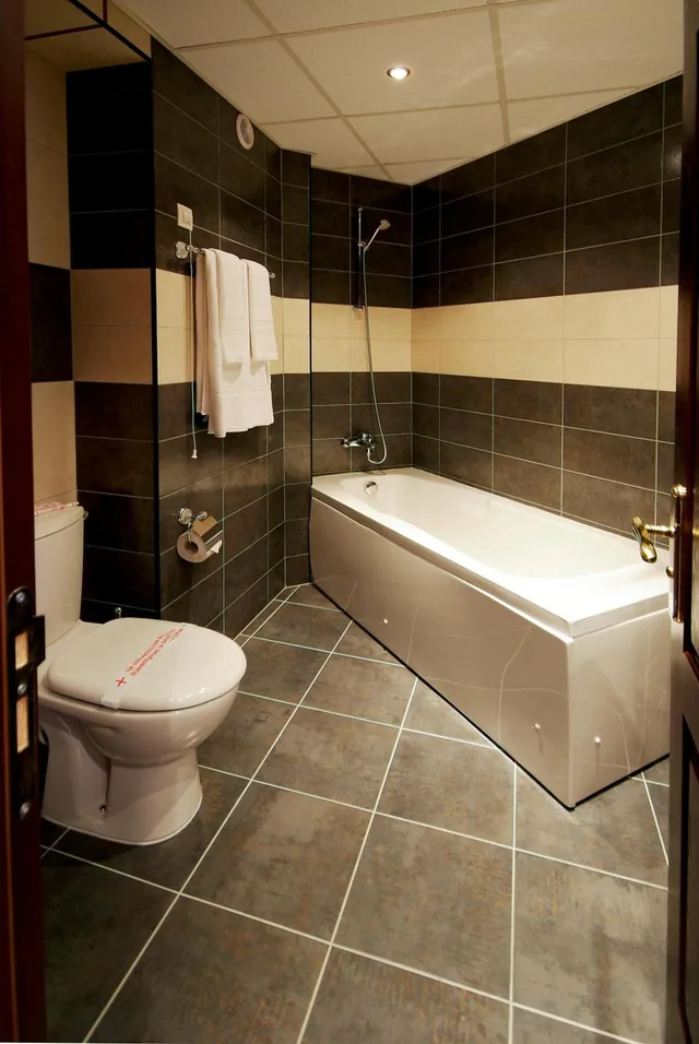 جناح جونيور بسرير فردي، Hotel Karolina 8/8