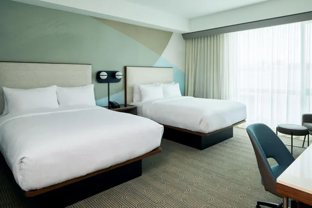 غرفة بسريرين كوين بإطلالة على المدينة، Courtyard by Marriott Santa Barbara Downtown 4/10