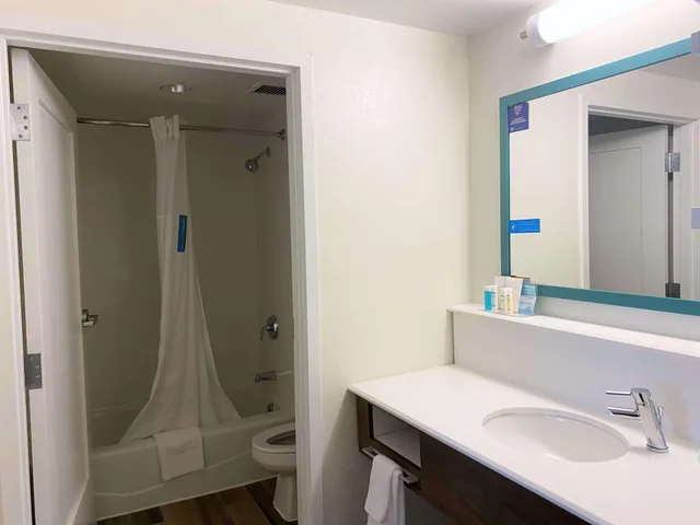 Hospitality, Suite, King Bed، Hampton Inn Milford, CT 2/2