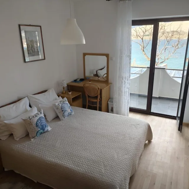 غرفة بسرير مزدوج بإطلالة على البحر بشرفة، Biser Hotel 1/10