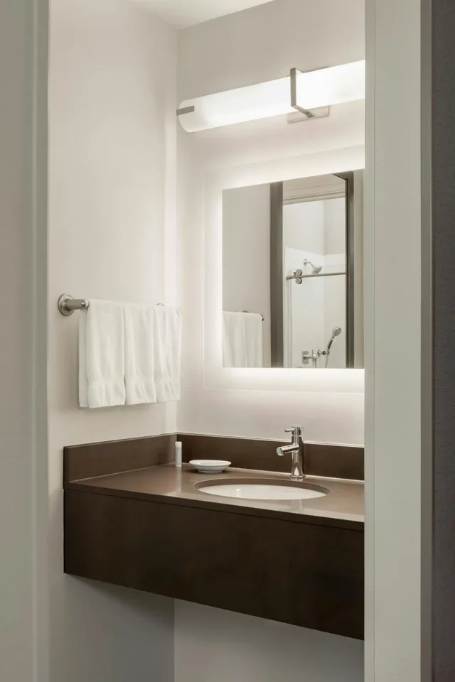 جناح بسرير كينج مع سرير سحّاب إضافي مع أريكة، SpringHill Suites by Marriott Frankenmuth 3/3