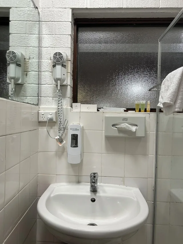 غرفة عائلية بسرير كوين وسرير مزدوج وسرير كوين، Marco Polo Motor Inn 7/9