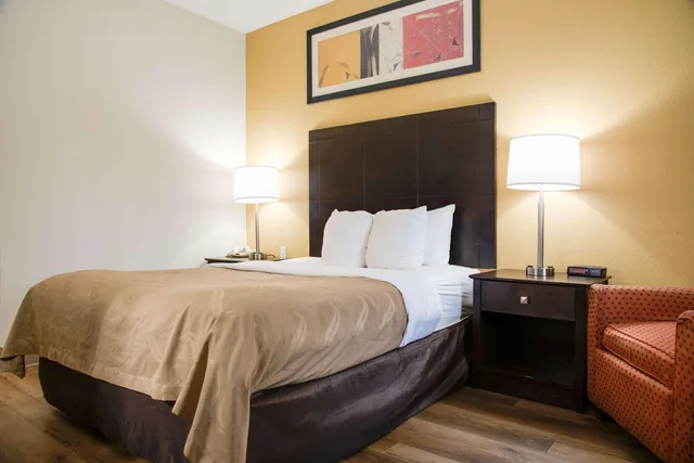 غرفة بسرير كينج، Quality Inn & Suites Aiken 2/3
