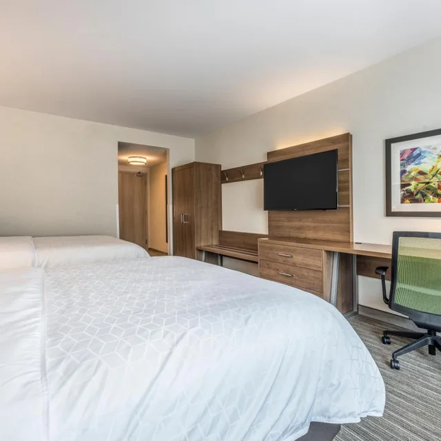 غرفة بسرير كينج وسرير كوين لذوي الإعاقة، Holiday Inn Express Suites Moncton 1/2