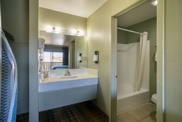 غرفة قياسية بسريرين كوين، Ocean Gate Inn 6/8