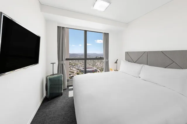 3 Bedrooms, Altitude, Suite, 3 King Beds، Meriton Suites Herschel Street 1/7