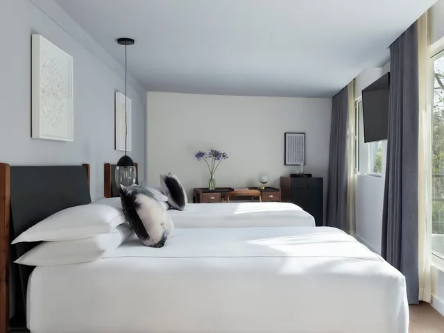 Premium, 2 Queen Beds, Atrium View, Terrace، Kimpton Virgilio 1/5