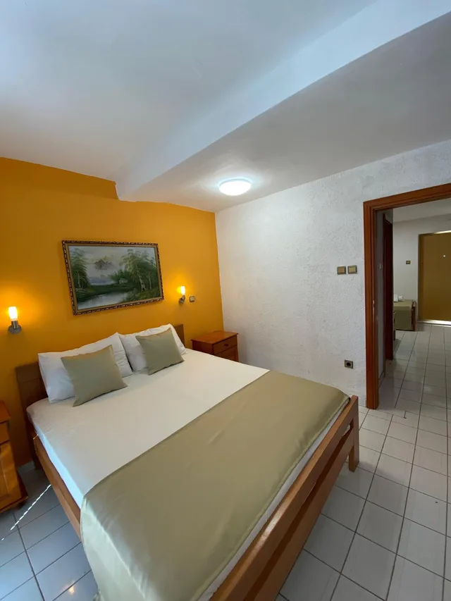جناح عائلي بسرير مزدوج وسريرين منفصلين بإطلالة على البحر، Hotel Kuc 4/10
