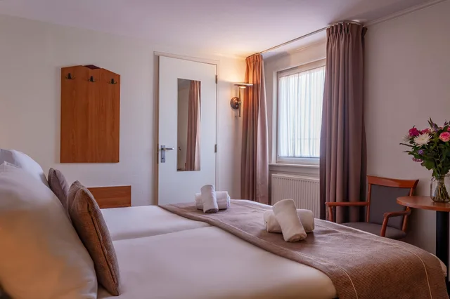 Room, Twin Beds, Avenue Hotel Amsterdam 3/10