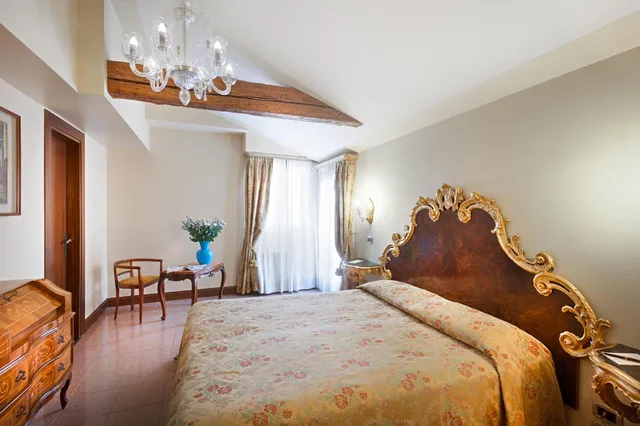 غرفة سوبيريور بسرير كينج، Hotel San Cassiano Residenza D epoca Ca favretto 2/4