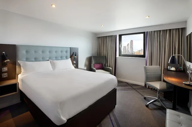 Superior, King Bed, Premier Inn London Lewisham Hotel 1/2