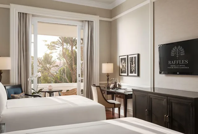 State, Twin Beds, Pool View, Raffles Hotel Le Royal 4/10