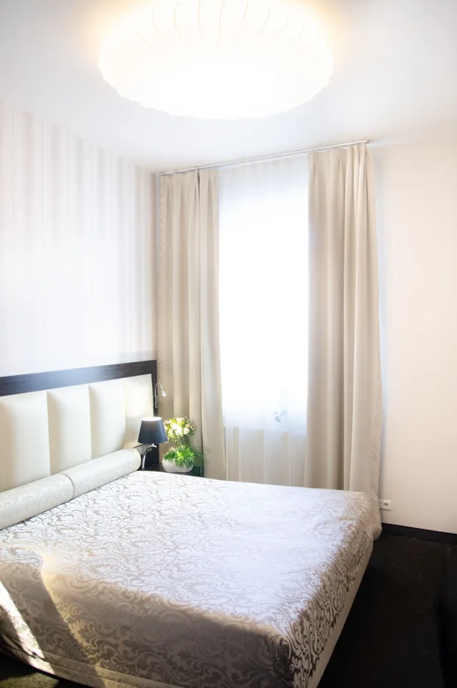 غرفة قياسية بسرير مزدوج، Atrium Hotel 2/6