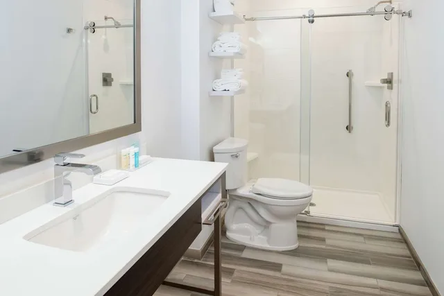 جناح استوديو بسرير كينج، Hampton Inn Petaluma Ca 2/2