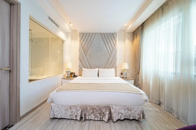 جناح بسرير كينج بإطلالة على المدينة بحوض استحمام، Nicecy Hotel Suites Spa 1/10