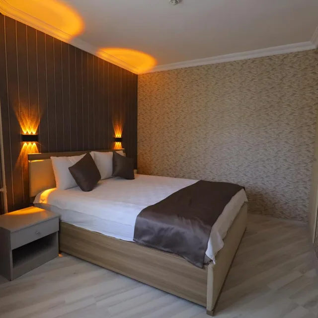 جناح، ARTAN OTEL 7/10