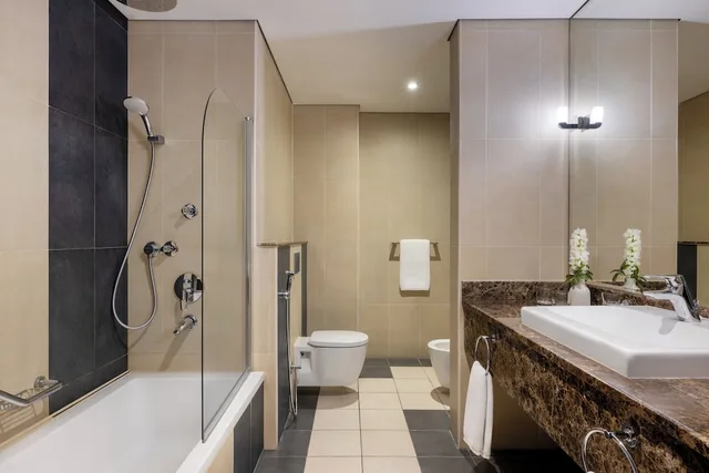 غرفة تنفيذية بسريرين منفصلين، Golden Tulip Doha 5/10