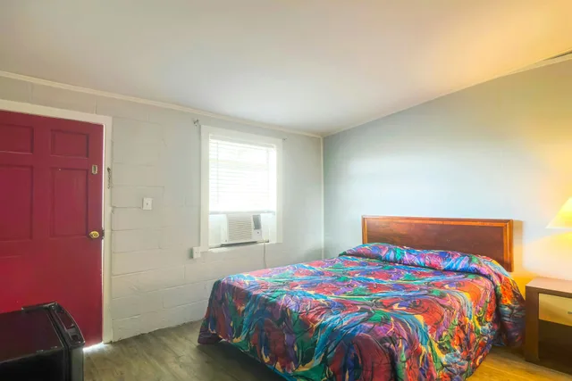 غرفة بسرير كوين للمدخنين، Bama Motel Mobile I-65 & US-90 1/6