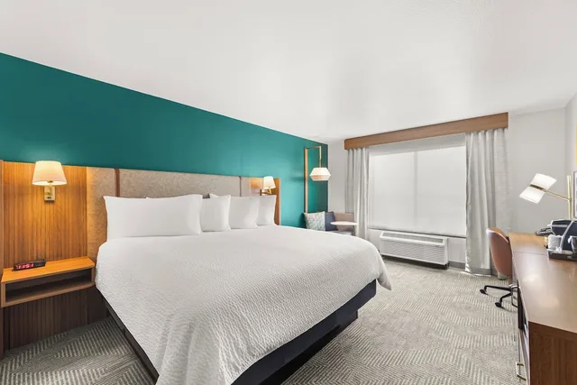 Standard, King Bed, Holiday Inn Austin North - Round Rock 4/8