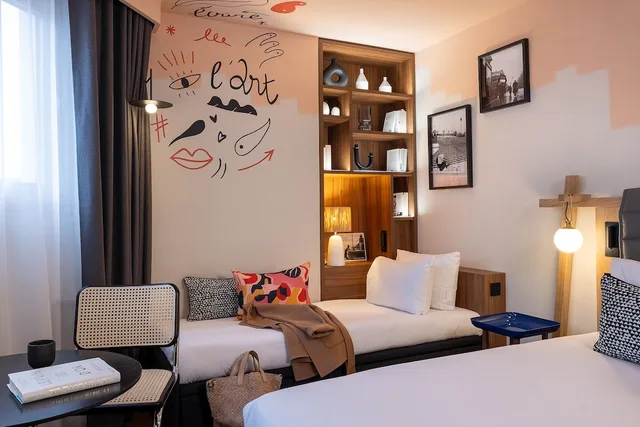 Andre, 1 Queen and 1 Single Bed، Arotel 1/3