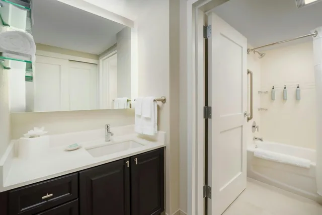 2 Bedrooms, Residential, Deluxe, Suite، Residence Inn Orlando Lake Buena Vista 9/10