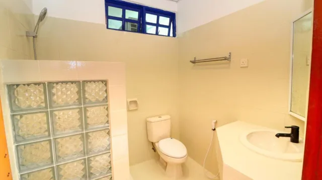 شقة بإطلالة على الشاطئ بشرفة بـ3 غرف نوم، Long Sands Port Dickson 4/4