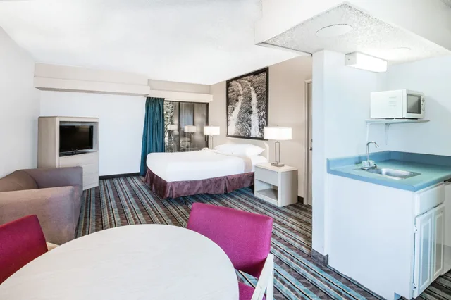 جناح استوديو بسرير كوين، Republic Hotel of Ozona 2/3