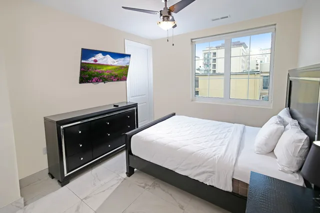 3 Bedrooms, Suite, 1 King and 2 Queen Beds, Ocean Front، Bali Bay Resort 2/10