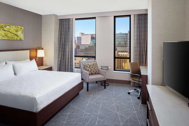 غرفة بسرير مزدوج لذوي الإعاقة، Hilton Rochester Mayo Clinic Area 1/1