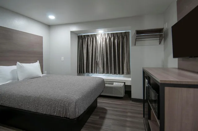 جناح بسرير كوين مع أريكة، Americas Best Value Inn Suites Lake Charles I 210 Exit 5 1/6