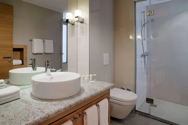 استوديو بسرير كينج بإطلالة على المدينة مع أريكة، RESIDENCE INN BY MARRIOTT SARAJEVO 3/4