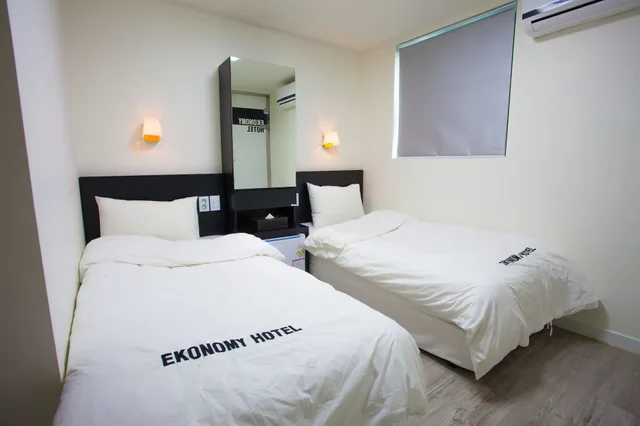 Twin Beds, Ekonomy Hotel Incheon 1/10