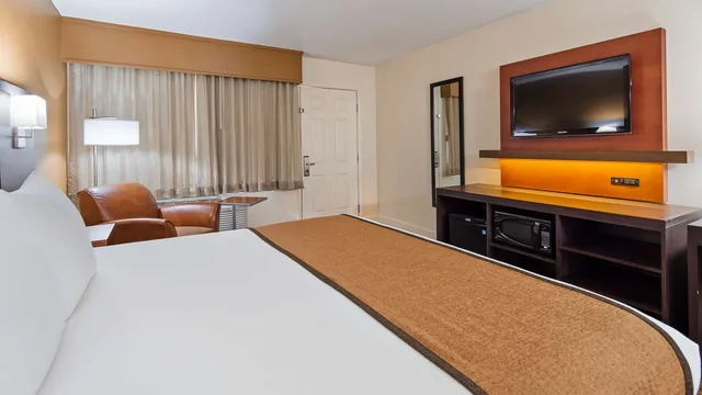 غرفة بسرير كوين، Best Western Discovery Inn 3/7