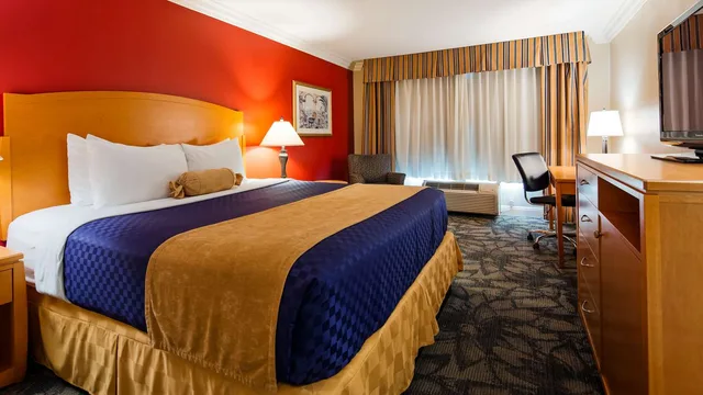Room, King Bed, Accessible, Best Western Plus Anaheim Orange County Hotel 2/5