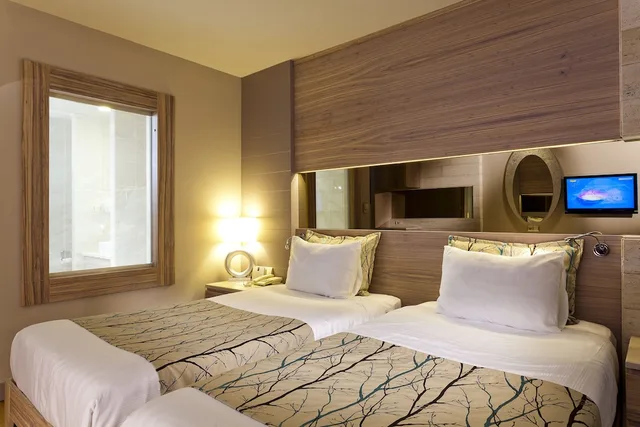 غرفة قياسية بسريرين منفصلين بإطلالة على الحديقة، Melas Resort Hotel Side 2/5