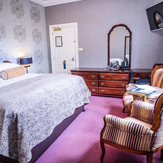 Petite, Double Bed، Randles Hotel Killarney 3/4