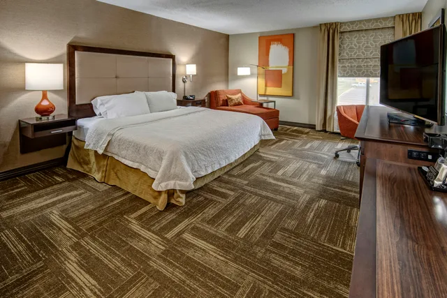 غرفة بسرير كينج لذوي الإعاقة، Hampton Inn Corinth 2/4