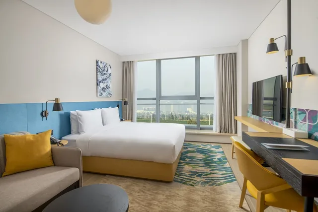 Room, King Bed, Hilton Garden Inn Zhuhai Hengqin Sumlodol Park 3/9