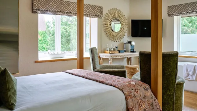 Four Poster, Double Bed، The Fairlawns Hotel And Spa 1/6