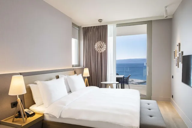 غرفة سوبيريور بإطلالة على البحر بشرفة، Radisson Blu Resort & Spa Split 2/10