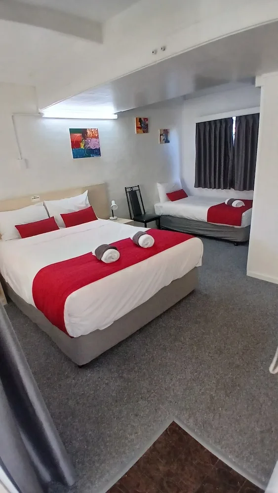غرفة قياسية بسرير كوين وسرير فردي، KAPUTAR MOTEL - NARRABRI 2/7
