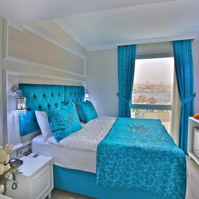غرفة بسرير كينج بإطلالة على البحر، Glamour Hotel 6/8