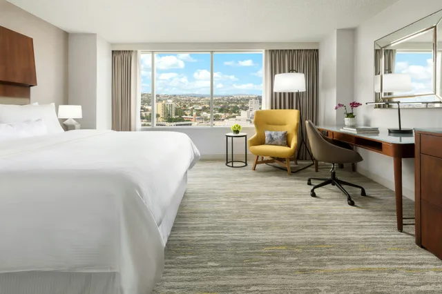 غرفة بسرير كينج، Westin Long Beach 15/20